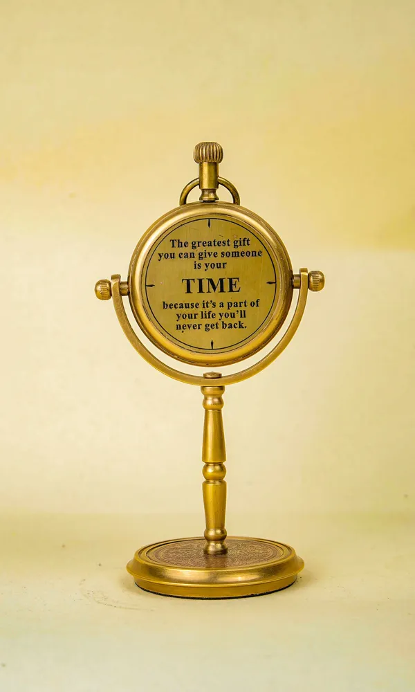 Antiqula_Magnus_6.2_Vintage_Brass_Desk_Clock_With_Engraved_Quote